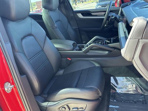 Certified 2024 Porsche Cayenne image 20