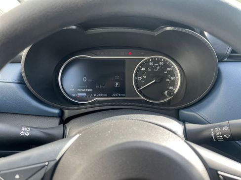Used 2025 Nissan Versa SV FWD image 40