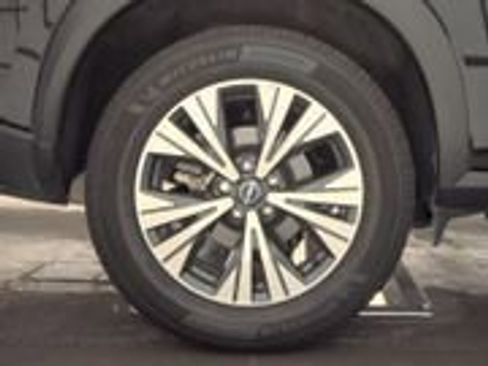 Used 2023 Nissan Rogue SV w/ SV Premium B Package FWD image 8