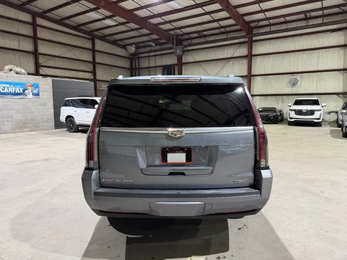 Used 2019 Cadillac Escalade ESV Premium Luxury RWD image 6