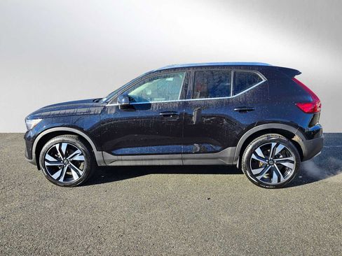 Used 2025 Volvo XC40 B5 Plus w/ Climate Package image 6
