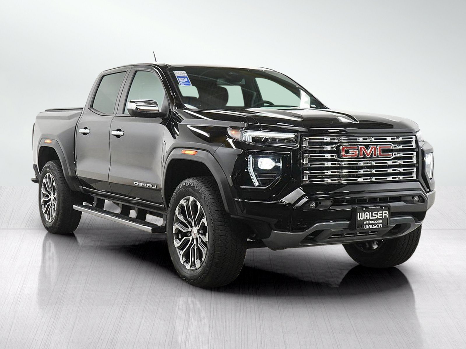 Used 2024 GMC Canyon Denali AWD/4WD image 8