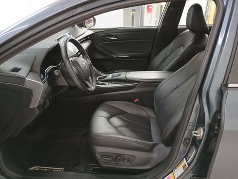 Used 2019 Toyota Avalon XLE w/ Moonroof Package image 11