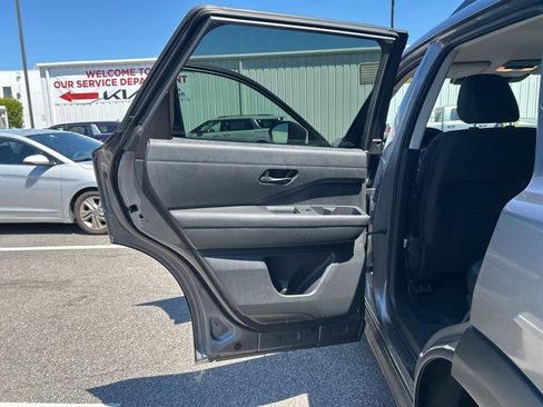 Used 2025 Nissan Pathfinder SV FWD image 17