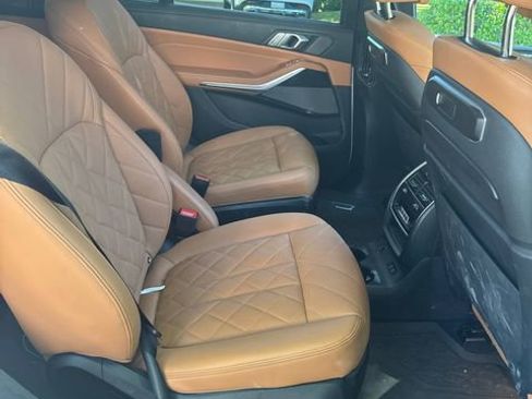 Used 2024 BMW X7 xDrive40i w/ M Sport Package AWD/4WD image 7