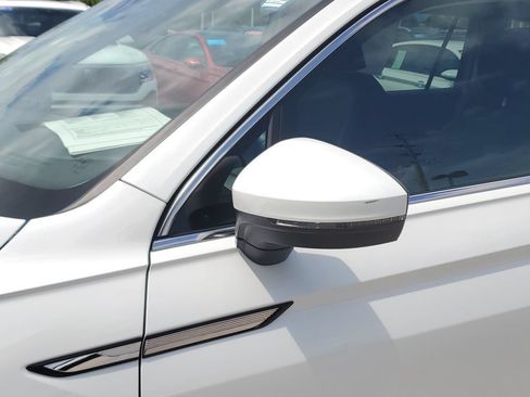 Certified 2023 Volkswagen Tiguan SE FWD image 14