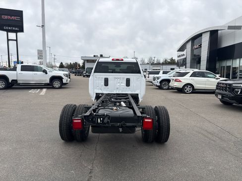 New 2026 GMC Sierra 3500 SLE w/ SLE Convenience Package image 4