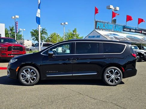 New 2026 Chrysler Pacifica Pinnacle image 8