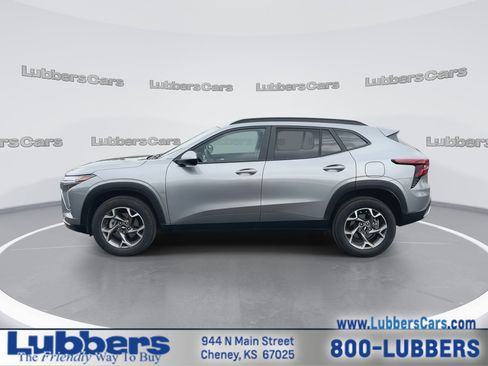 Used 2025 Chevrolet Trax LT w/ LT Convenience Package FWD image 5