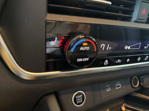 Used 2023 Nissan Rogue SV w/ SV Premium B Package image 23