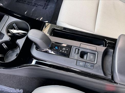 Used 2024 Toyota Prius Limited FWD image 17