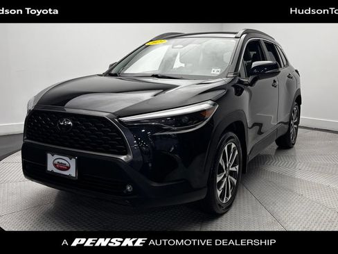 Used 2023 Toyota Corolla Cross XLE w/ Convenience Package AWD/4WD image 1