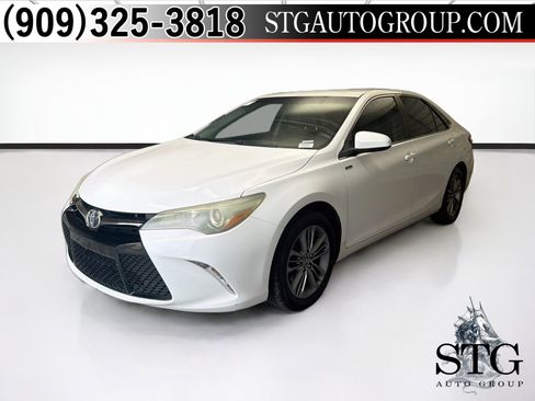 Used 2015 Toyota Camry SE FWD image 1