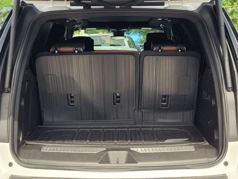 Used 2023 GMC Yukon Denali Ultimate AWD/4WD image 10