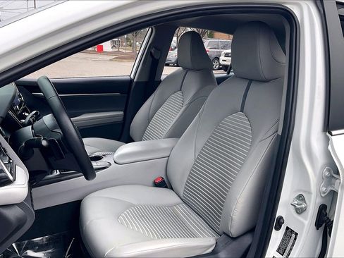 Used 2023 Toyota Camry SE image 29