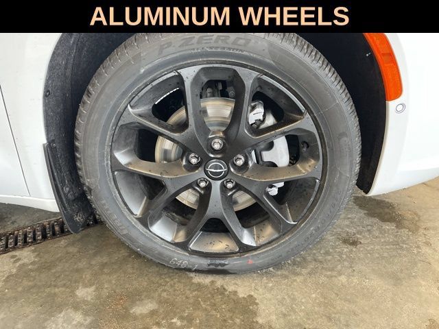 New 2026 Chrysler Pacifica Select w/ S Appearance Package AWD/4WD image 10