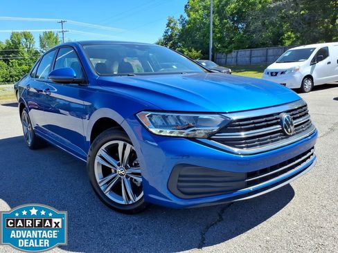 Used 2023 Volkswagen Jetta SE w/ Panoramic Sunroof Package FWD image 1