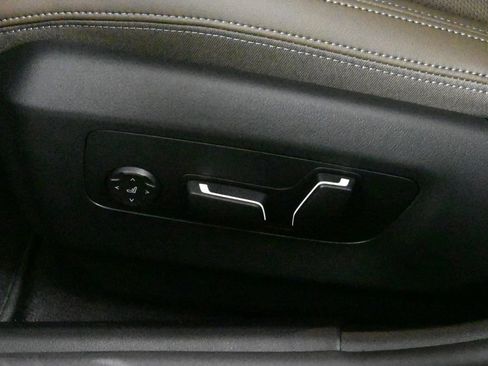 Used 2026 BMW 530i xDrive w/ Premium Package image 29