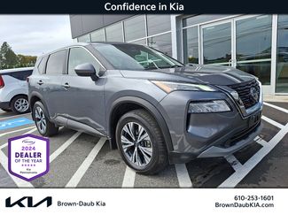 Used 2023 Nissan Rogue SV image 1