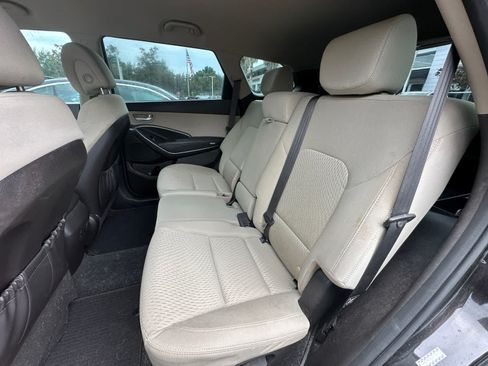 Used 2017 Hyundai Santa Fe SE FWD image 11