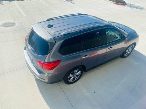 Used 2019 Nissan Pathfinder SL FWD image 3