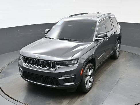 Used 2022 Jeep Grand Cherokee Limited image 32