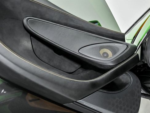 Used 2018 McLaren 570S Spider image 24