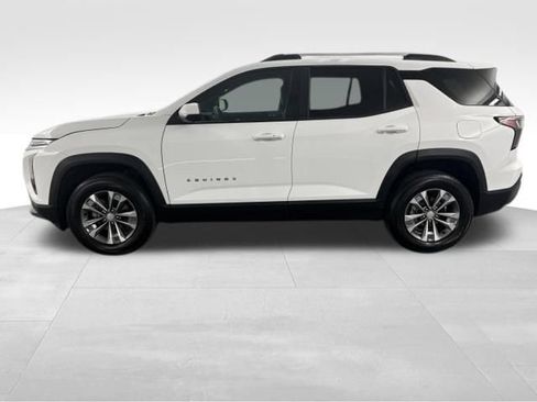 Used 2025 Chevrolet Equinox LT w/ Convenience Package II FWD image 3