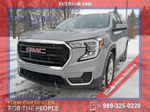 Used 2024 GMC Terrain SLE w/ Driver Convenience Package image 1