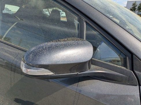 Used 2022 Toyota C-HR XLE image 12