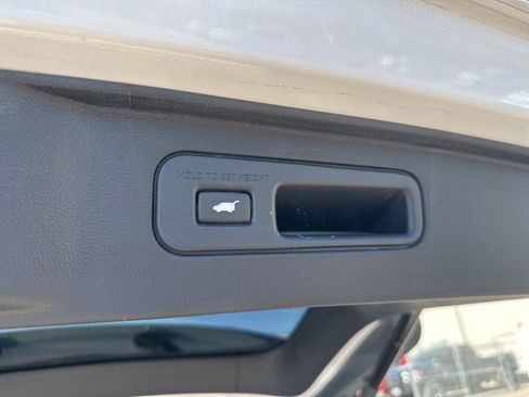 Used 2025 Honda Pilot Black Edition image 42