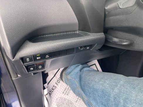 Used 2022 Toyota Sienna XSE w/ XSE Plus Package image 10