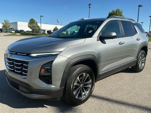 Used 2025 Chevrolet Equinox LT w/ Convenience Package II FWD image 3