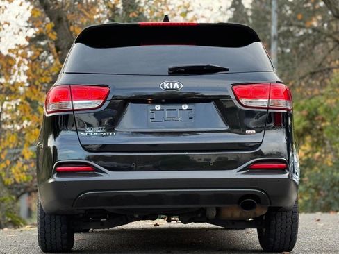 Used 2017 Kia Sorento LX w/ LX Convenience Package image 9