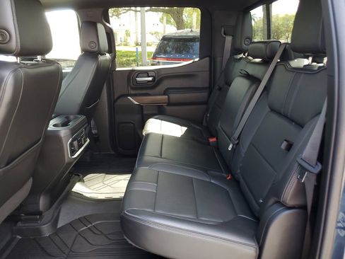 Used 2021 Chevrolet Silverado 1500 High Country image 8