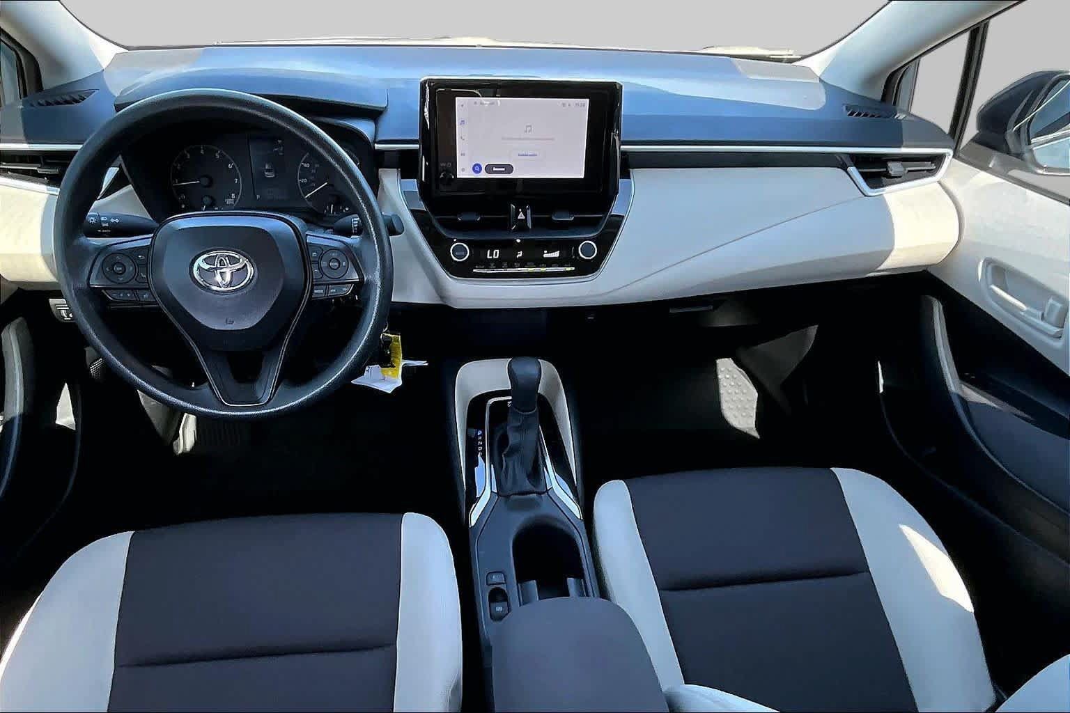 Used 2025 Toyota Corolla LE FWD image 14