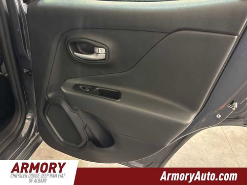 Used 2023 Jeep Renegade Latitude image 28