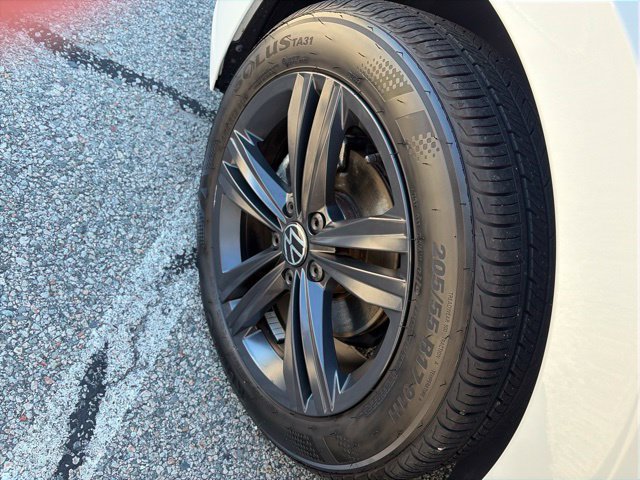 Certified 2023 Volkswagen Jetta SE w/ Panoramic Sunroof Package FWD image 13