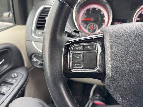 Used 2019 Dodge Grand Caravan SXT image 26