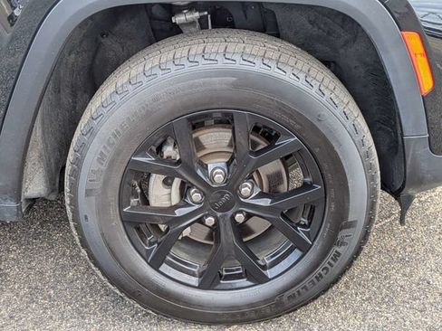 Used 2025 Jeep Grand Cherokee Altitude AWD/4WD image 11