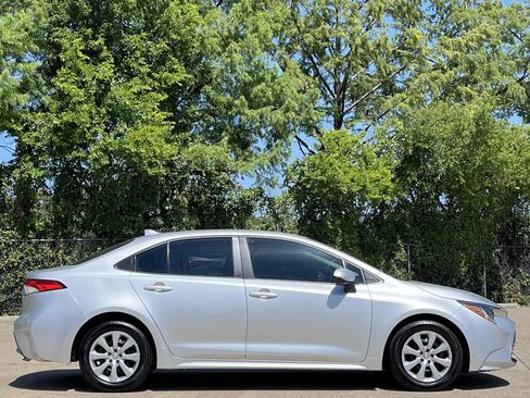 Used 2025 Toyota Corolla LE FWD image 3