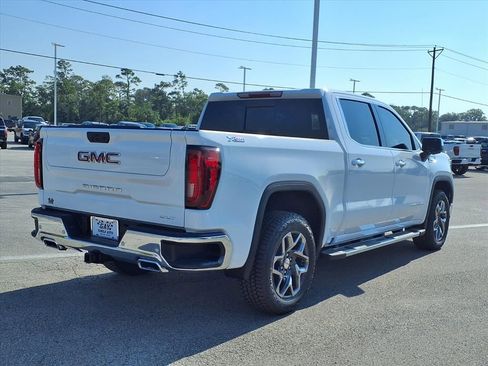New 2026 GMC Sierra 1500 SLT image 2