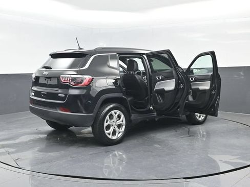Used 2024 Jeep Compass Latitude AWD/4WD image 27