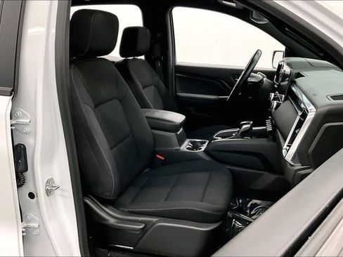 Used 2024 GMC Canyon Elevation w/ Convenience Package AWD/4WD image 8