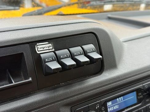 Used 2022 Ford E-350 and Econoline 350 Super Duty image 24