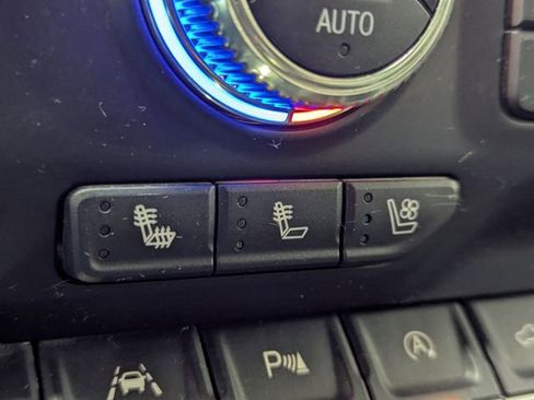 Used 2020 GMC Sierra 1500 SLT image 16