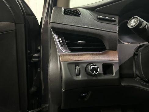 Used 2018 Cadillac Escalade ESV Premium Luxury RWD image 36