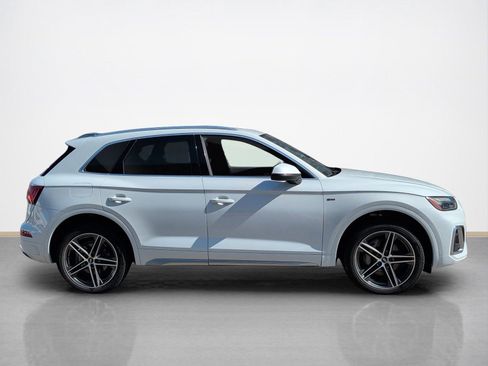 Used 2021 Audi Q5 e Premium Plus w/ Premium Plus Package AWD/4WD image 2