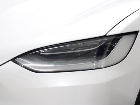 Used 2023 Tesla Model X image 4