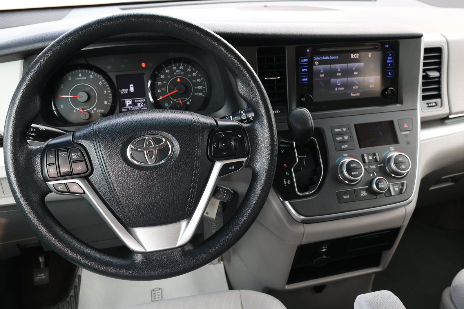 Used 2017 Toyota Sienna LE FWD image 16